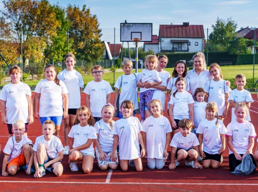 Kamila Pyś Rehabilitacja -Sponsor główny grupy lekkoatletycznej ATOM w Dynowie - fot. Daniel Gąsecki - 02